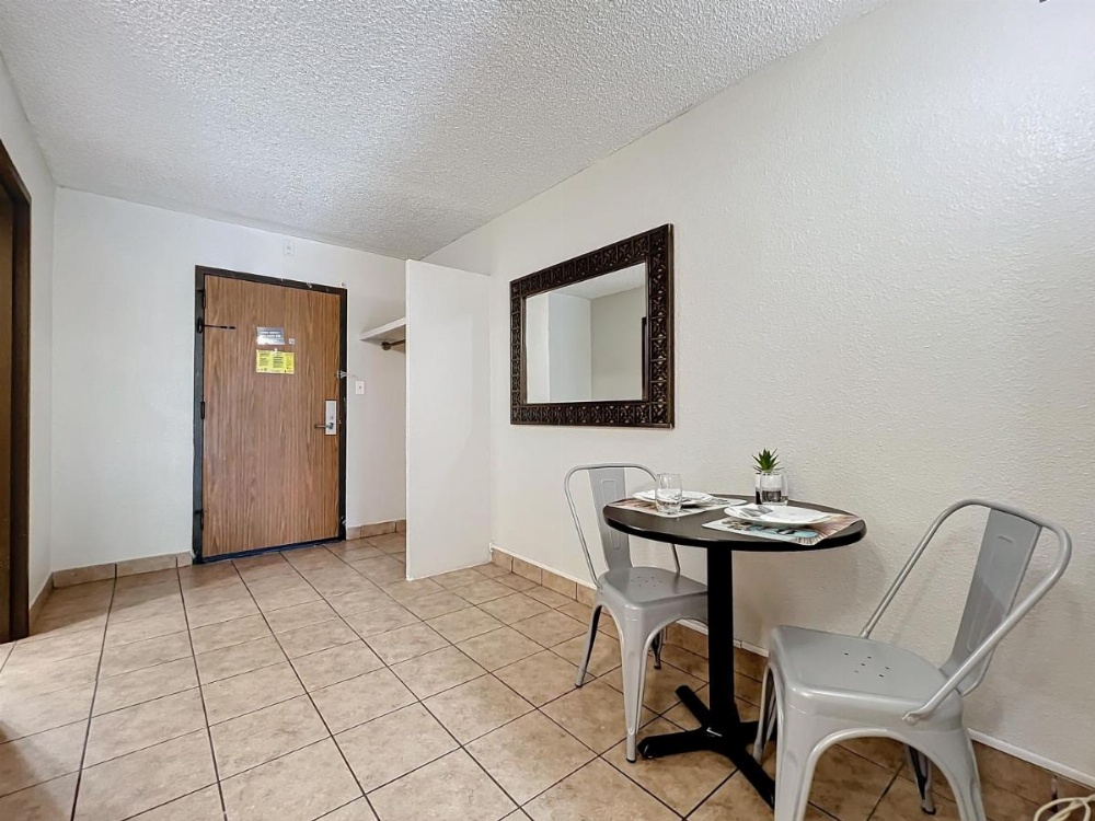 Room image 3