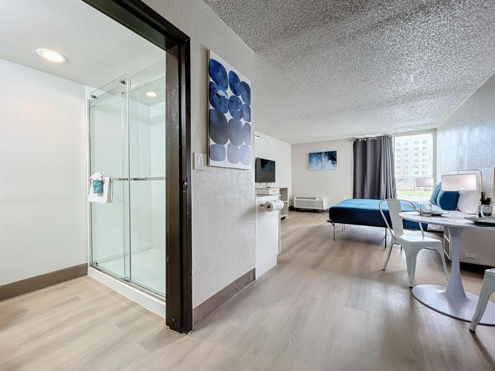 Room image 3