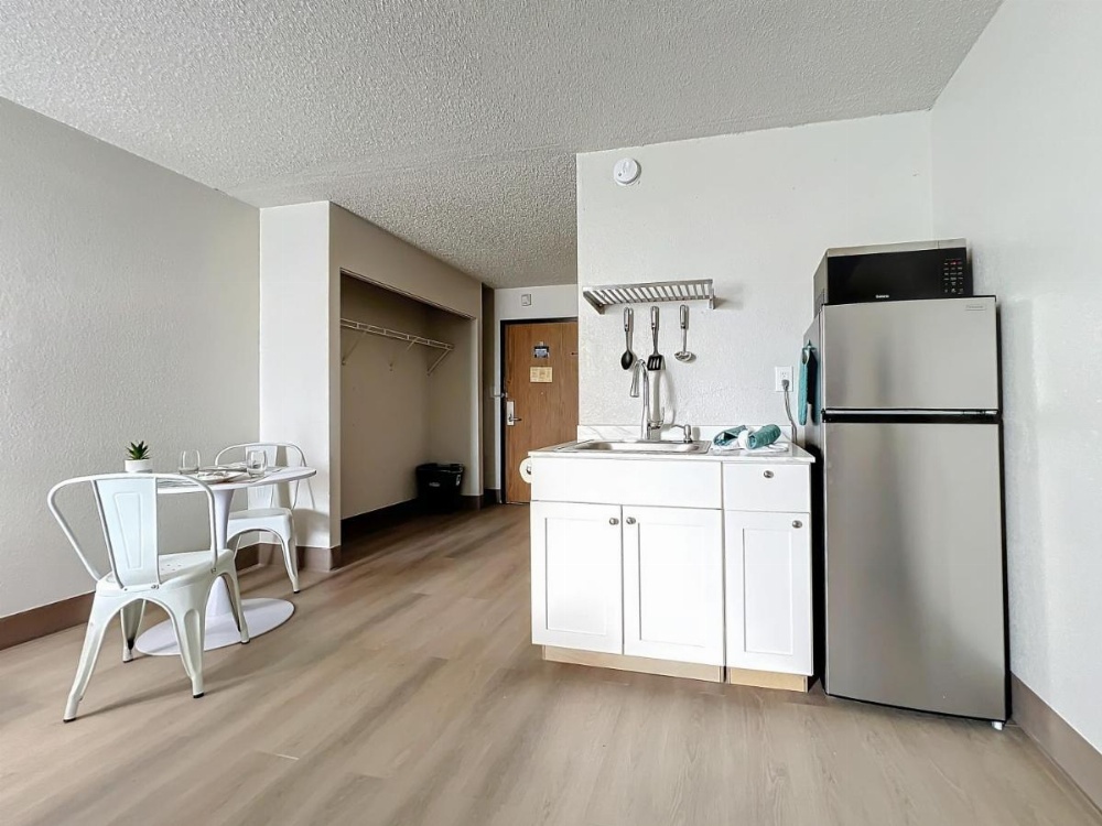 Room image 4