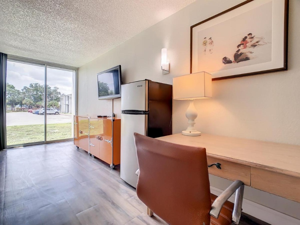 Room image 4